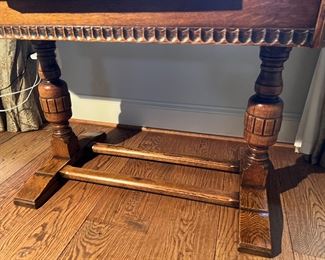 Oak Refectory Table With Drop Down Hidden Draw Leafs (42"/60"L x 29-1/2"W x 30"H)