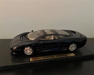 Maisto 1:18 Jaguar XJ220 Dark Navy Blue 1992 Diecast Car Special Edition