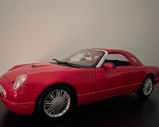 2002 James Bond Ford Thunderbird - Die Another Day 1:24 Scale Diecast Replica Model by Motormax
