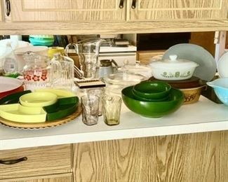 Vintage kitchen collectibles, Pyrex bowl & casseroles