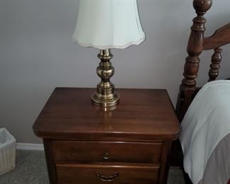 (1) nightstand and lamp