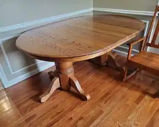 Very solid wood (2) pedestal table with (1) leaf
