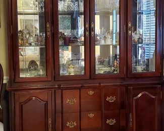 7' china cabinet