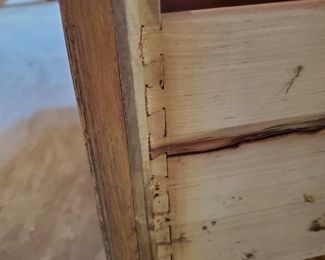 Dovetailed construction on the desk