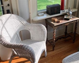 Sunroom
Wicker set