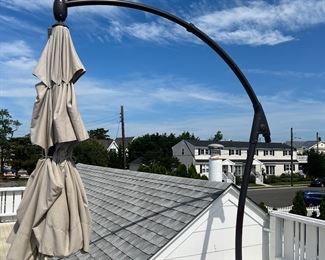 Large freestanding umbrella - detail