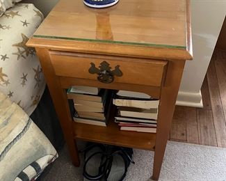 Sturdy wood end table/nightstand