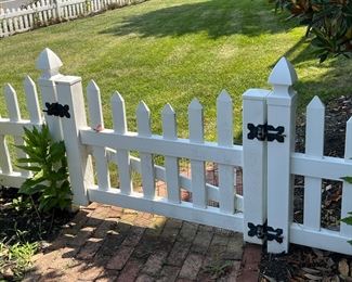 Vinyl fencing & gates
