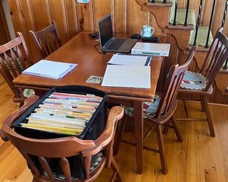 Sturdy dining set seats 6