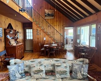 Classic seashore style - timeless sturdy solid wood furniture 