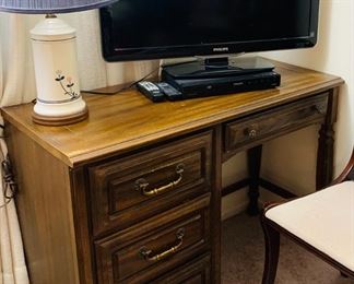 Vintage Desk / Phillips TV & DVD Player