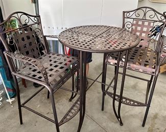 Outdoor patio table and chairs 