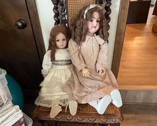 Antique dolls, handmade dolls, doll parts, doll props, doll clothes, doll accessories, doll patterns, doll tools, this is a doll hospitals dream come true. 