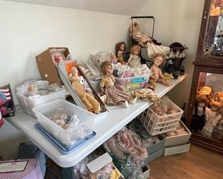 Antique dolls, handmade dolls, doll parts, doll props, doll clothes, doll accessories, doll patterns, doll tools, this is a doll hospitals dream come true. 