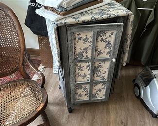 Ironing cabinet table 