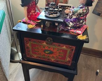 Lacquered table with hinged door 