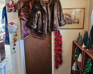 Vintage women's clothing. 
Purses, hats & other accessories.