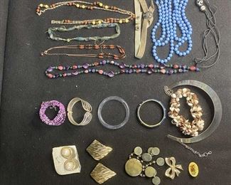 30pc Jewelry Lot Beaded Necklaces Bracelets Earrings Pins Necklaces Bangles Choker Keychain