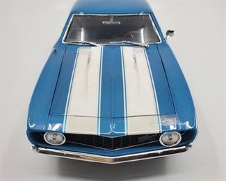 Lot 004-MT:  1969 Chevy Camaro Z28 Die-cast

Features:
•	Creative Masters 0442

Manufacturer: Revell
Mfg. Year: 1995
Scale: 1:20
Country of Origin: China
Color: Blue
Material: Diecast Metal with some plastic parts
Condition: Good Pre-owned; No box.
