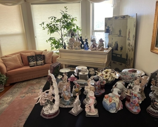 Living room view - Armani sculptures