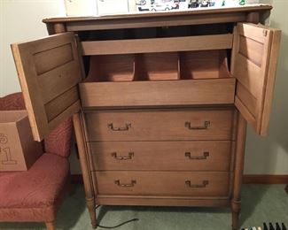 Drexel Gentlemans Chest