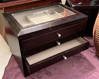 Jewelry box