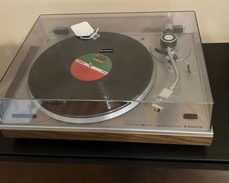 SANYO TP 1005 turntable