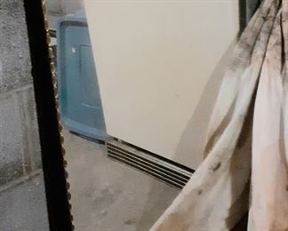  Mirror with ruffled edge