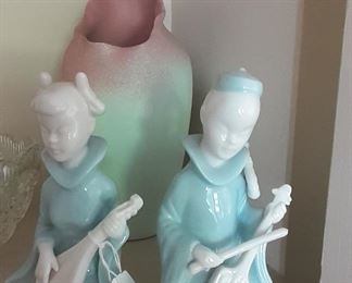 Rosee Vase and beautiful Porcelain figures