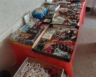 Lots of Jewelry 