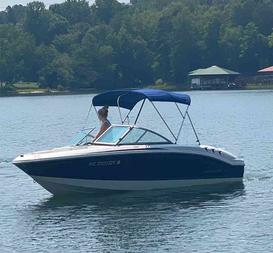 01 2012 Chaparral 18 H2O Sport Mercruiser 3.0L Under 80 Hours One Owner