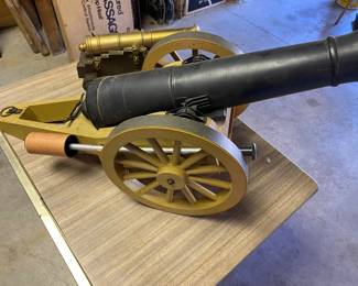 Vintage Remco LARGE Cannon with Cannon Balls