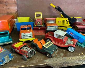 GARAGE!!!! Vintage Tonka/Structo Vehicles