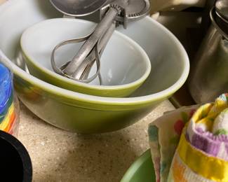Vintage Pyrex Avocado Green Mixing Bowls, Vintage Egg Beater