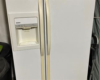 KENMORE SIDE BY SIDE REFRIGERATOR FREEZER WITH ICEMAKER VERY NICE.