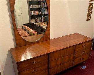 BEAUTIFUL MID-CENTURY BY HOLMAN MANUFACTURING DRESSER WITH MIRROR.