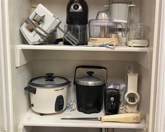 WE HAVE A NICE SELECTION OF KITCHEN APPLIANCES.
