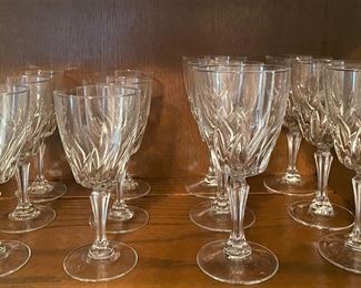 BEAUTIFUL CRYSTAL WINE GLASSES.
