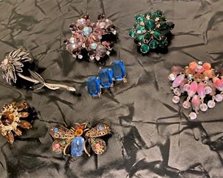 ANTIQUE RHINESTONE BROOCHES.