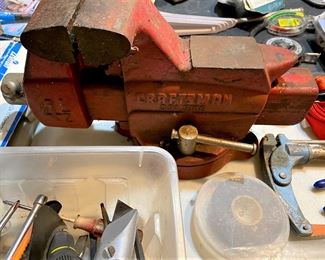 NICE VINTAGE CRAFTSMAN 4 1/2 INCH VISE.