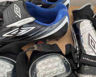 Boys Umbro Corsica Soccer Cleats Size 11.5 And Guards