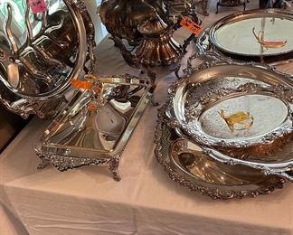Several lovely silver and silver plated pieces 