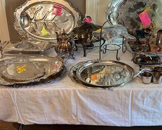 Several lovely silver and silver plated pieces 