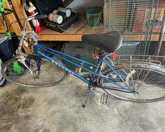 Vintage Peugeot road bike, needs tires 