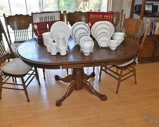 Start FAMILY ROOM Close Up Photos