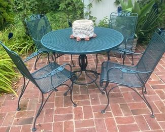Woodard Vintage 42" Round Patio Table with                       4 High Back Chairs