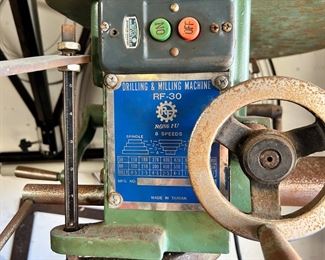 Rong FU Drilling & Milling Machine RF-30