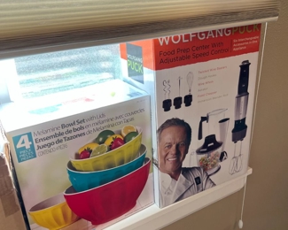 Wolfgang Puck hand blender and Melamine bowl sets