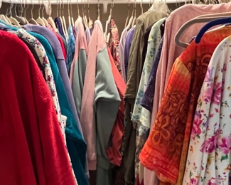 Plus size womens clothing and blankets and comforters unusued