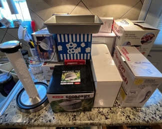 Pop corn maker, good grips, Hamilton Beach blender and more